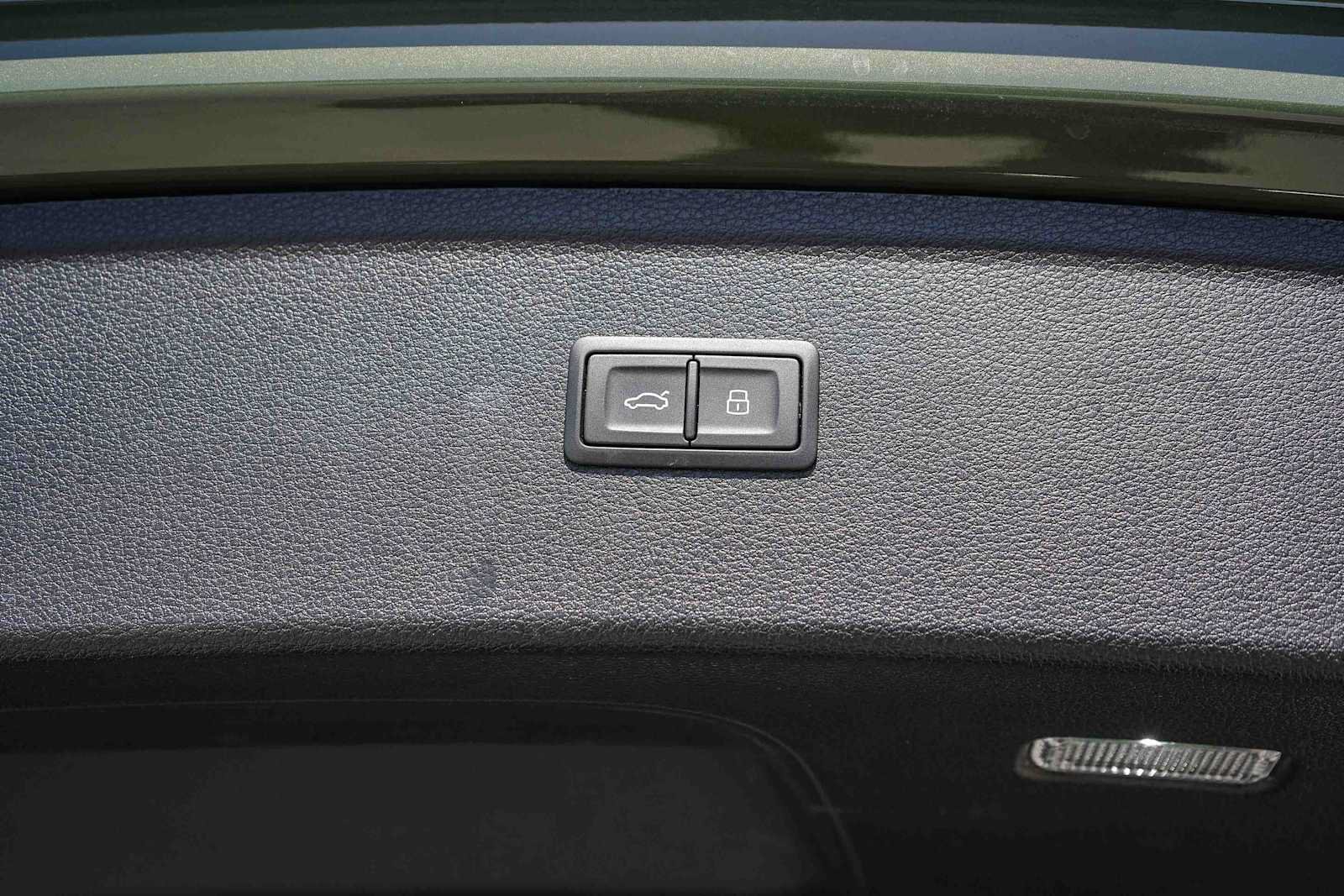 Used 2023 Audi Q5 e Premium w/ Convenience Package AWD/4WD image 39