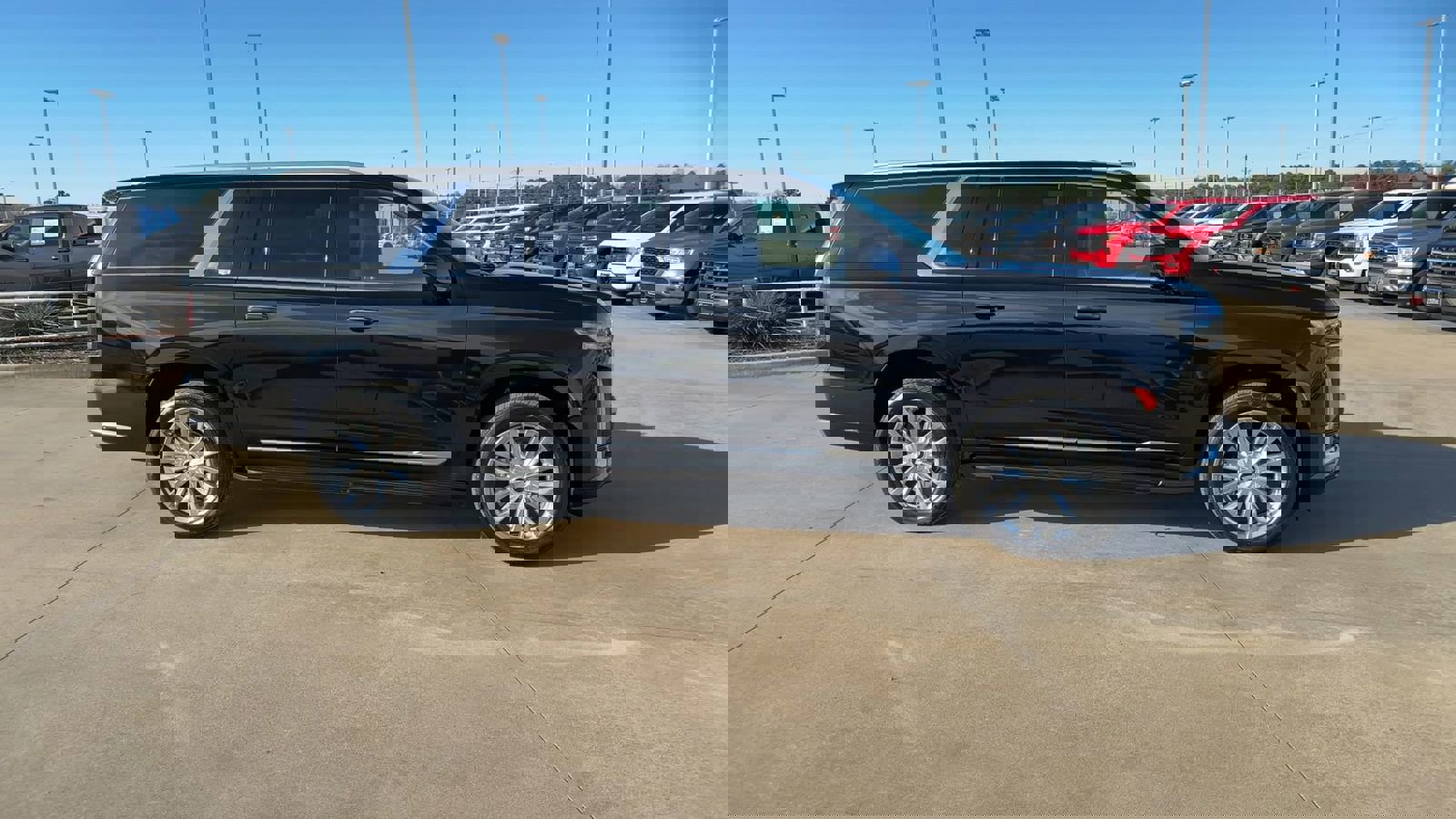 Used 2023 Cadillac Escalade ESV Premium Luxury image 9