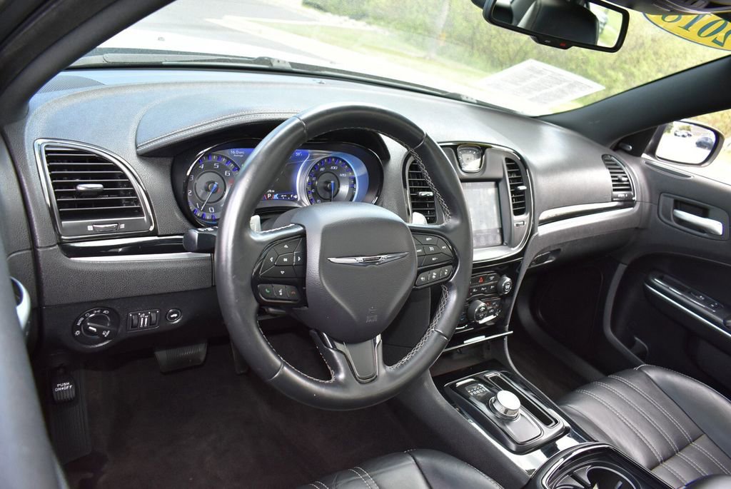 Used 2018 Chrysler 300 S w/ 300S Premium Group RWD image 11