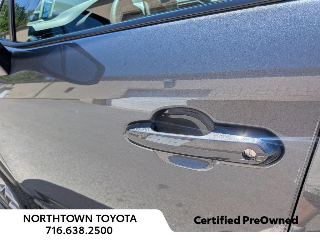 Used 2025 Toyota RAV4 XLE AWD/4WD image 37