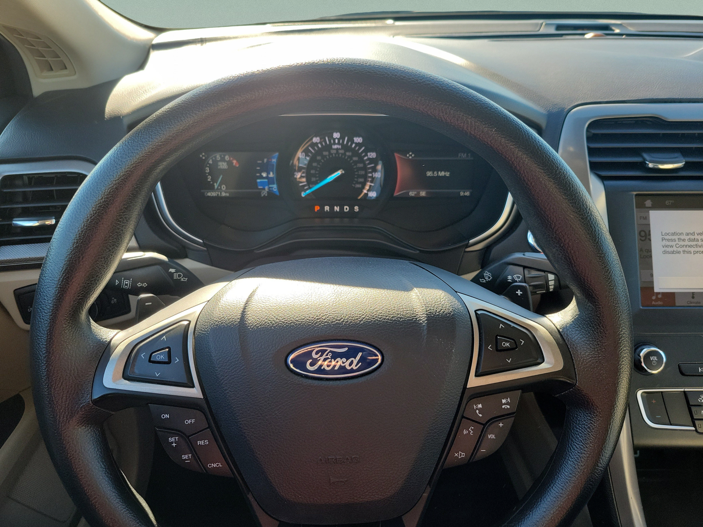 Used 2019 Ford Fusion SE FWD image 19