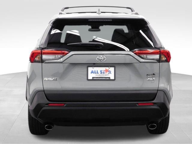 Used 2021 Toyota RAV4 XLE Premium image 11