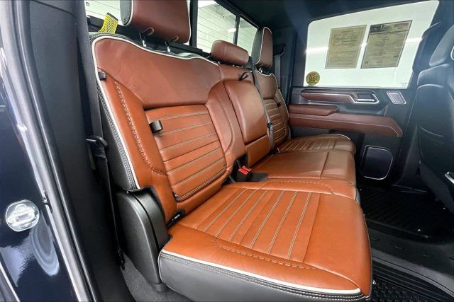 Used 2024 GMC Sierra 2500 Denali Ultimate AWD/4WD image 18