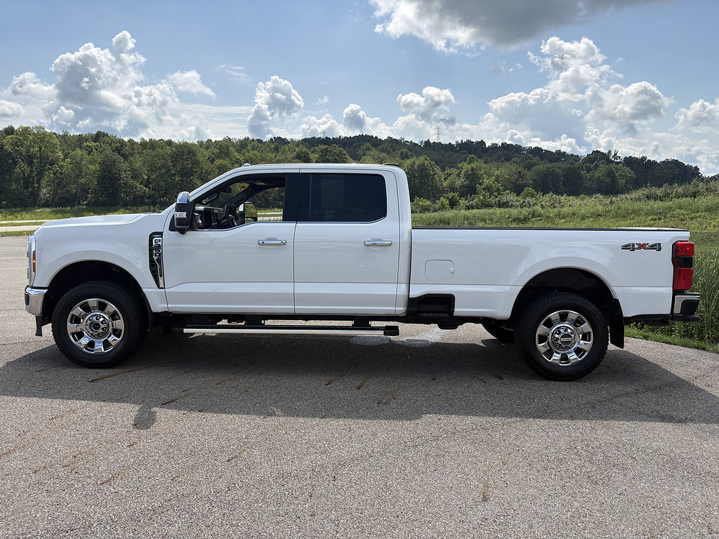 Used 2026 Ford F350 Lariat w/ Lariat Premium Package AWD/4WD image 2
