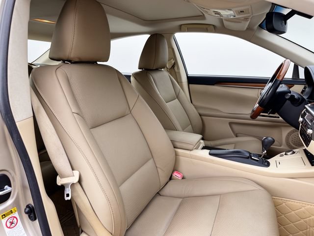 Used 2015 Lexus ES 300h w/ Navigation System Package FWD image 30