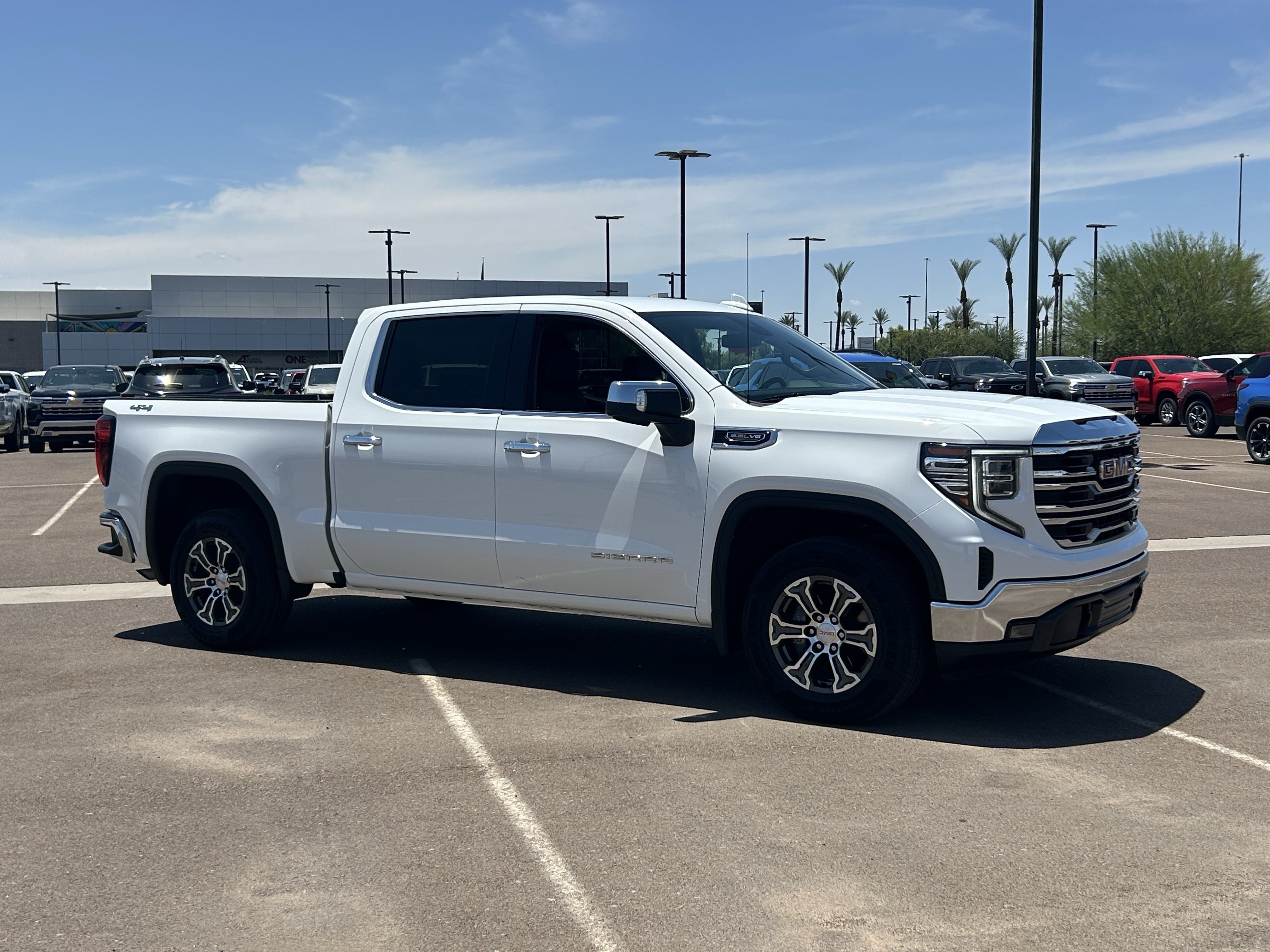 Used 2025 GMC Sierra 1500 SLT AWD/4WD image 8