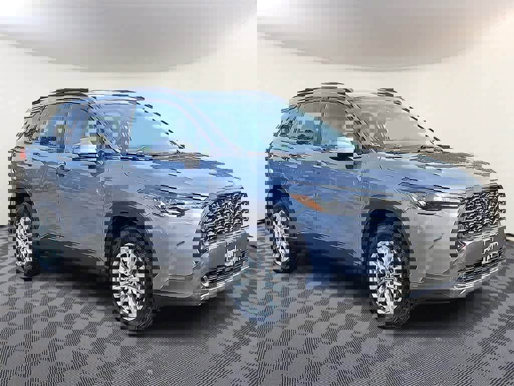 Used 2022 Toyota Corolla Cross LE image 3