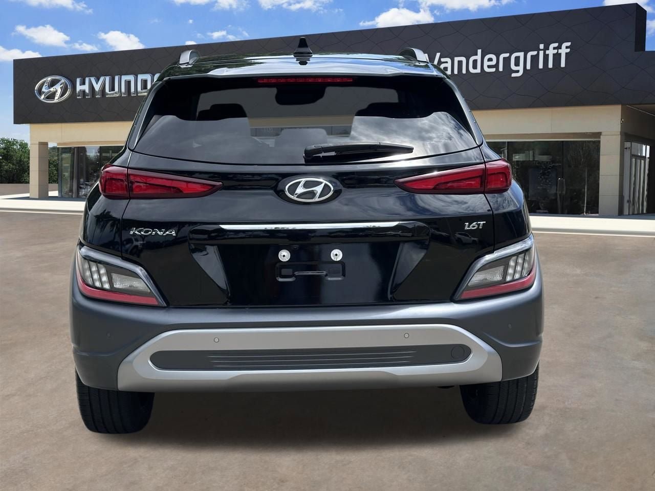 Used 2023 Hyundai Kona Limited w/ Cargo Package FWD image 9
