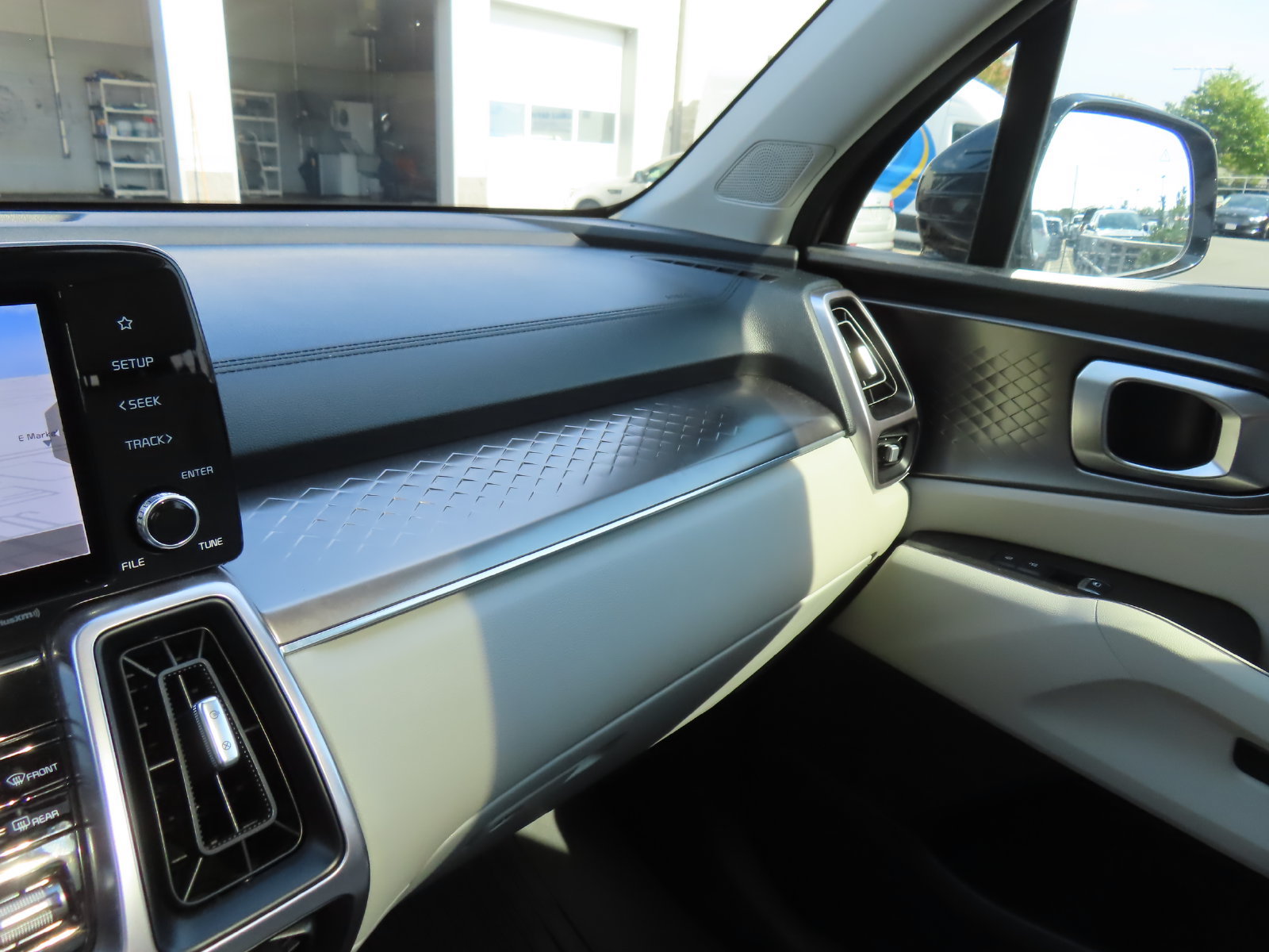 Used 2022 Kia Sorento EX w/ Panoramic Sunroof Package AWD/4WD image 22