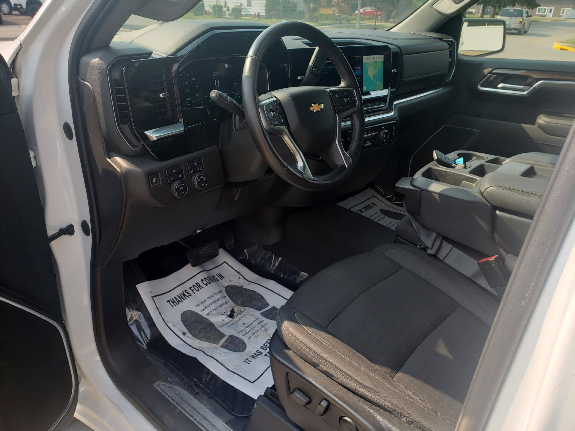 Used 2022 Chevrolet Silverado 1500 LT w/ Protection Package AWD/4WD image 9
