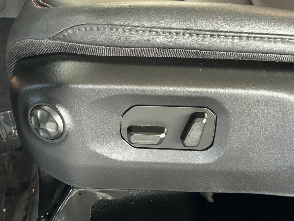 Used 2026 Jeep Wrangler Unlimited Rubicon AWD/4WD image 17