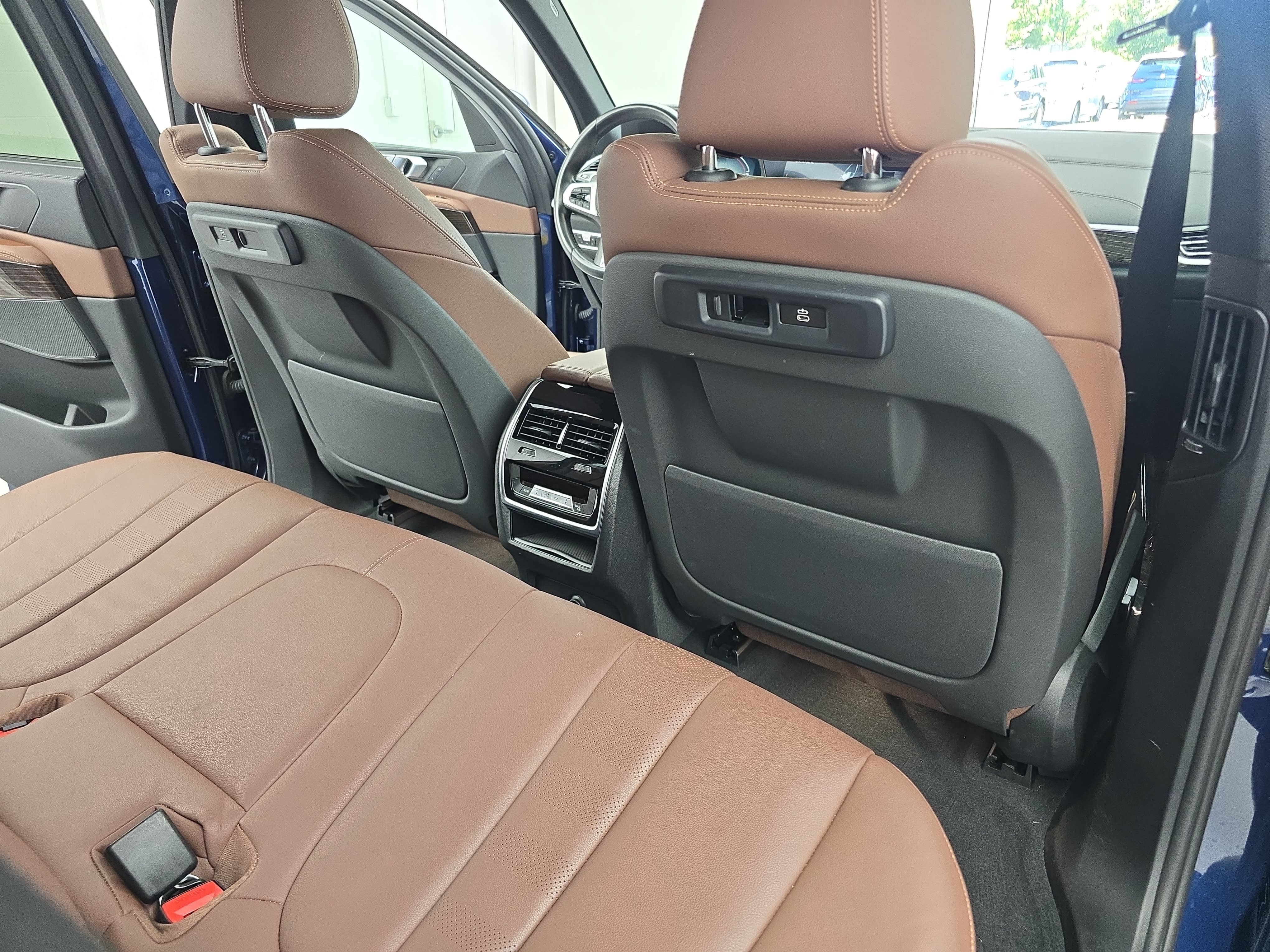 Used 2021 BMW X5 xDrive40i w/ M Sport Package AWD/4WD image 11