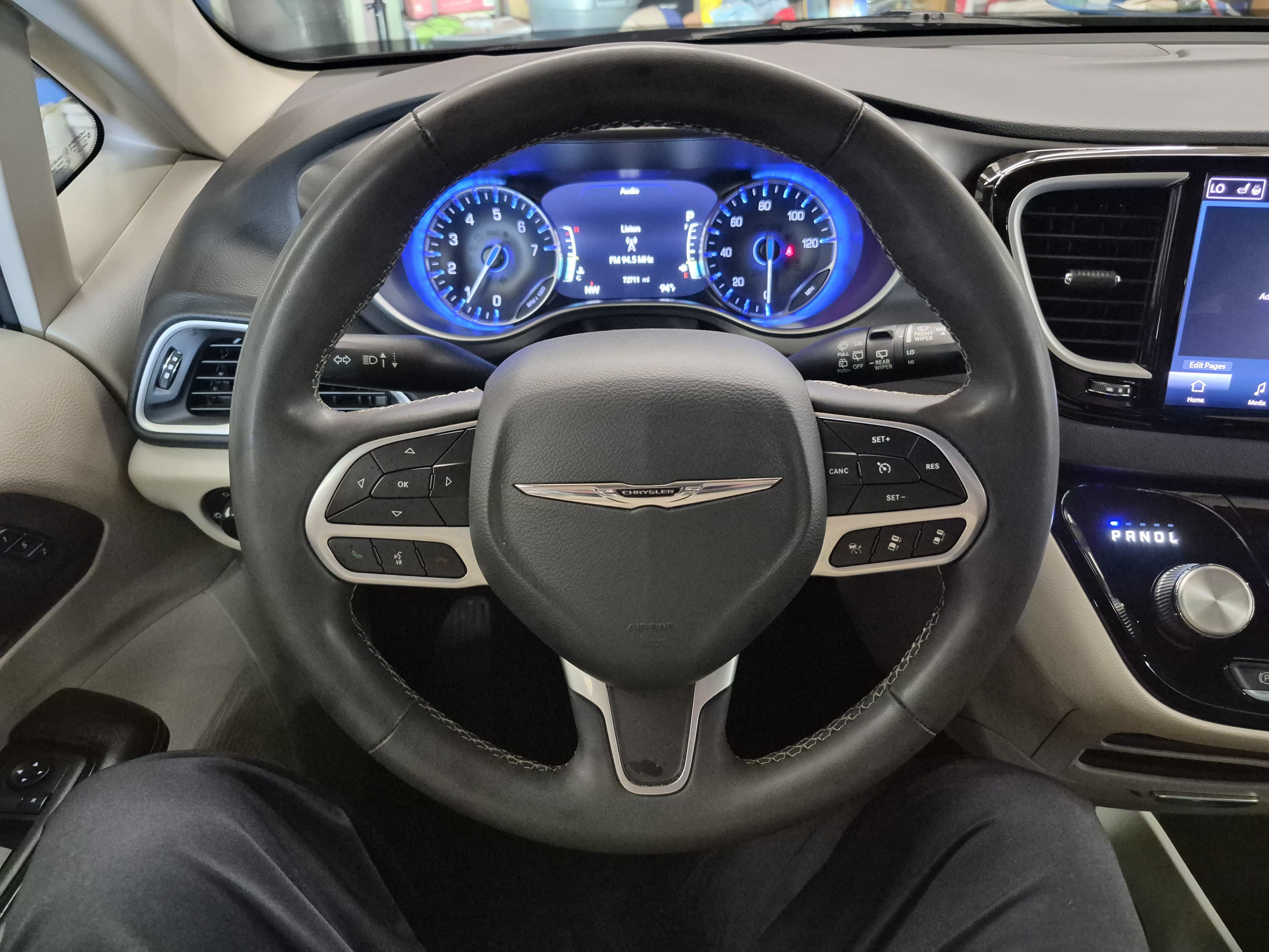 Used 2023 Chrysler Pacifica Touring-L FWD image 26