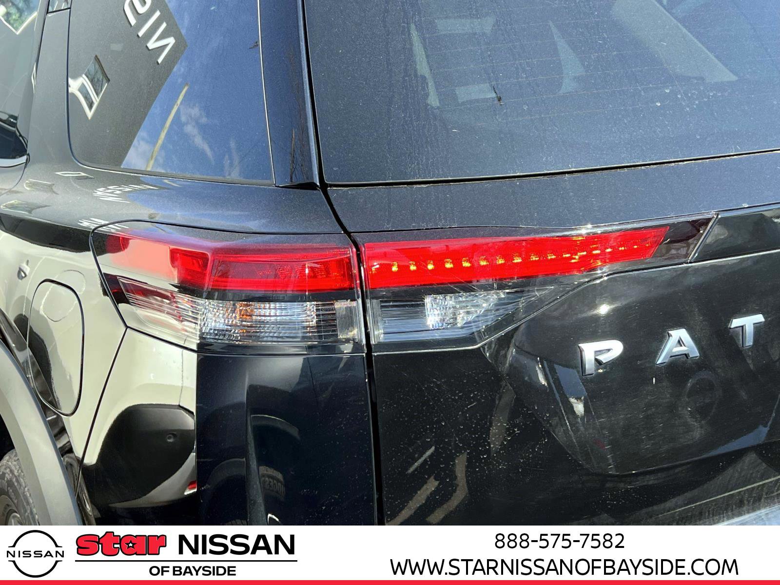 Used 2024 Nissan Pathfinder S image 8