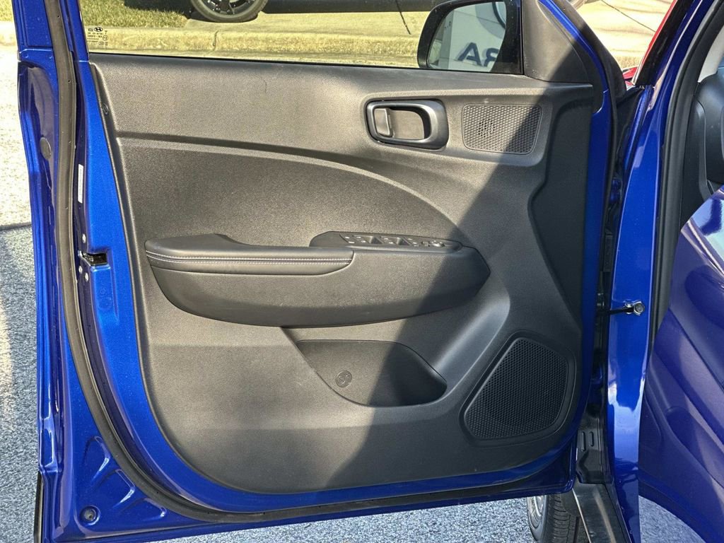 Used 2024 Hyundai Venue Limited image 22