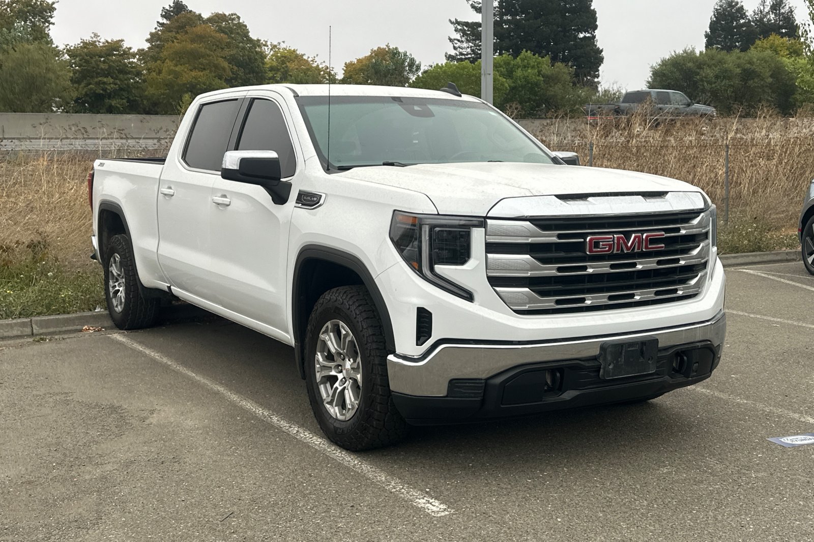 Used 2023 GMC Sierra 1500 SLE AWD/4WD image 2
