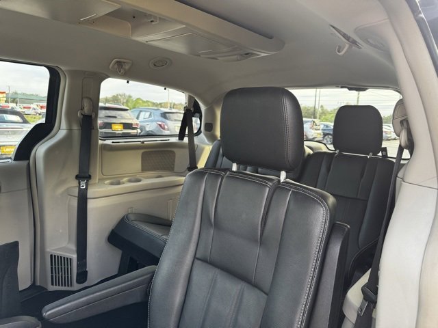 Used 2015 Chrysler Town & Country Touring w/ Driver Convenience Group image 20