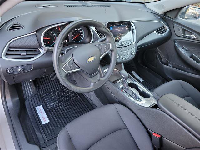 Used 2025 Chevrolet Malibu LT image 2