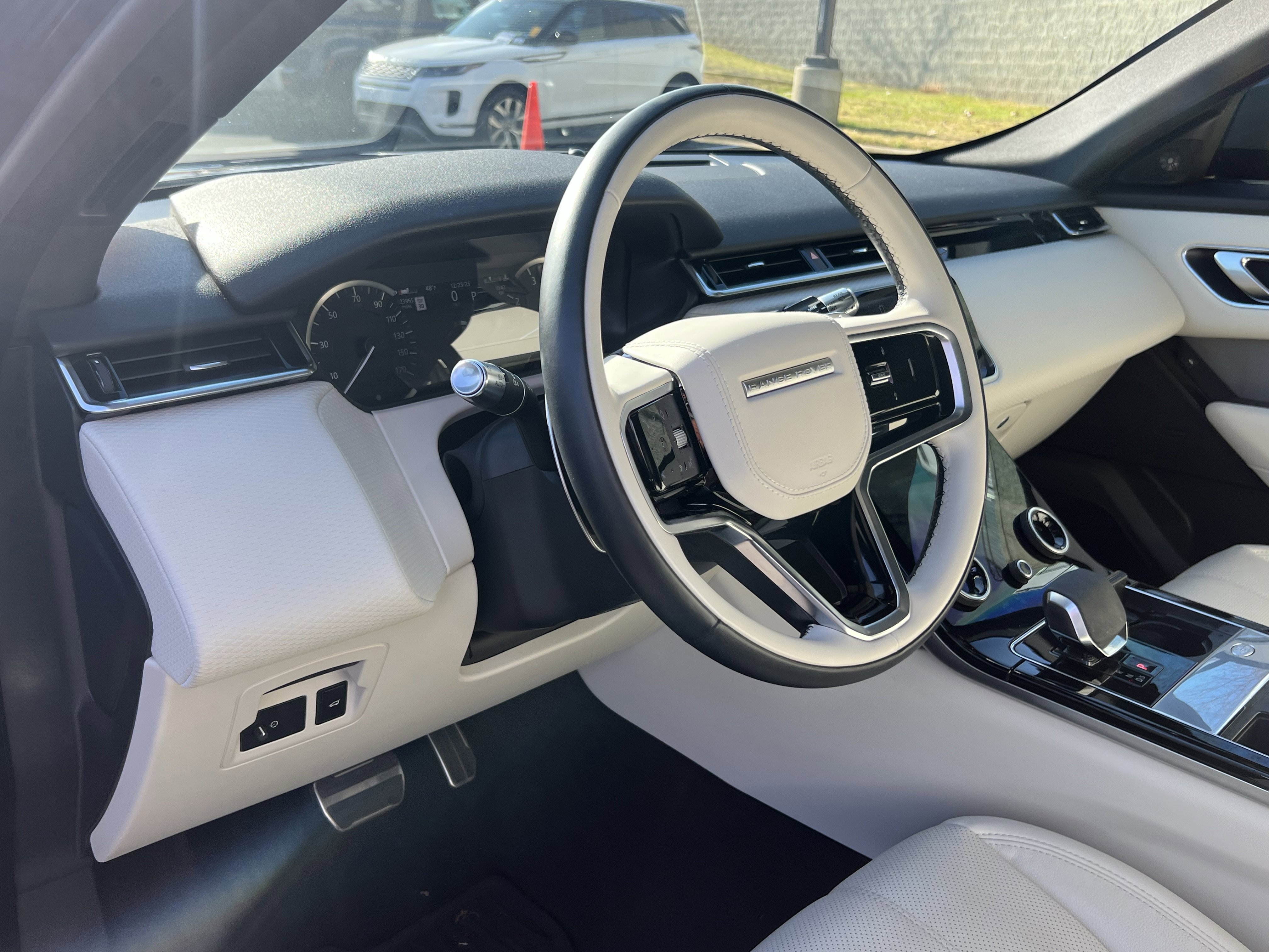 Certified 2022 Land Rover Range Rover Velar R-Dynamic S image 20