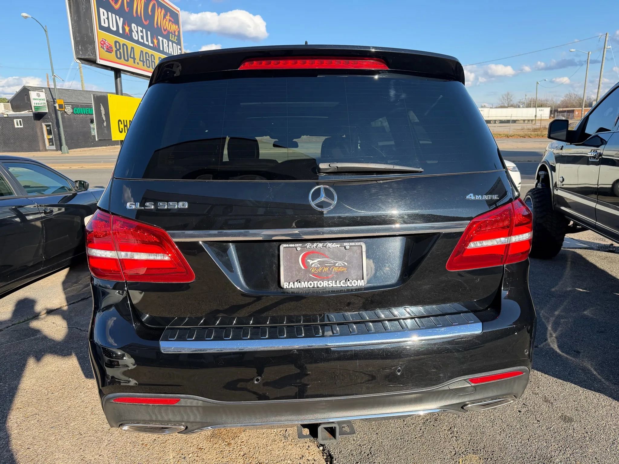 Used 2017 Mercedes-Benz GLS 550 4MATIC w/ Driver Assistance Package image 4