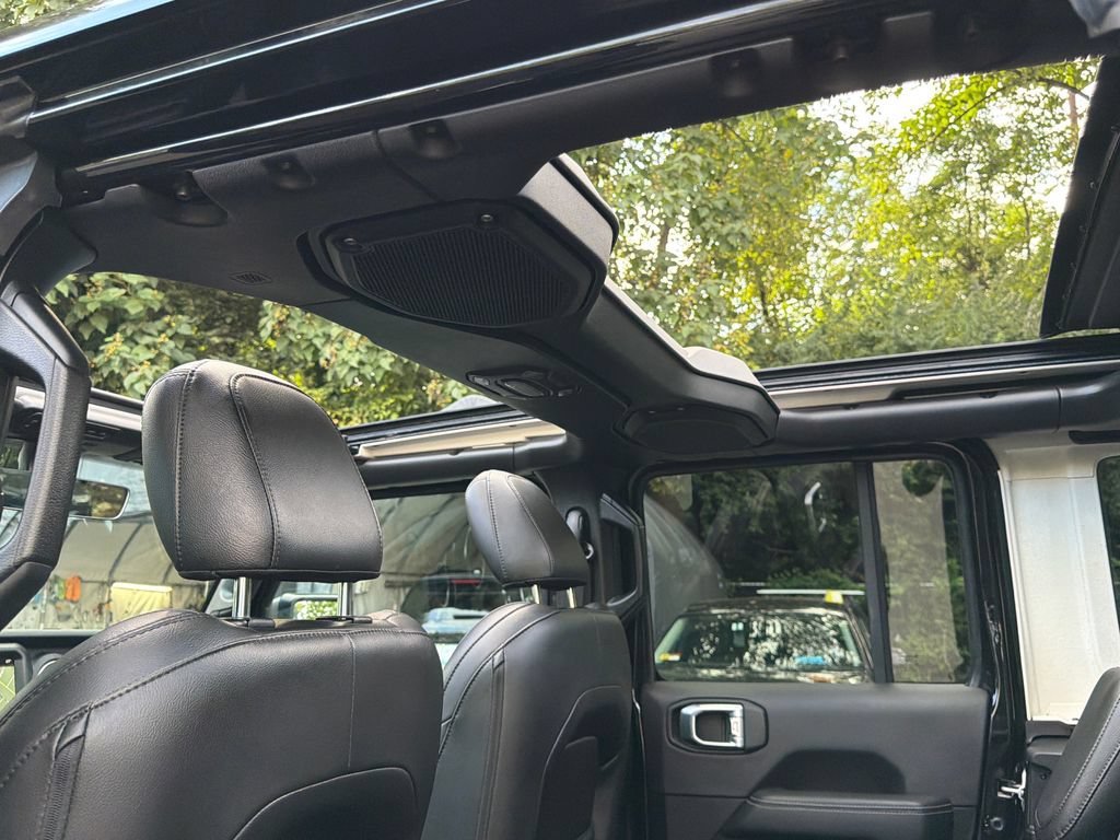 Used 2023 Jeep Wrangler Unlimited Sahara AWD/4WD image 8