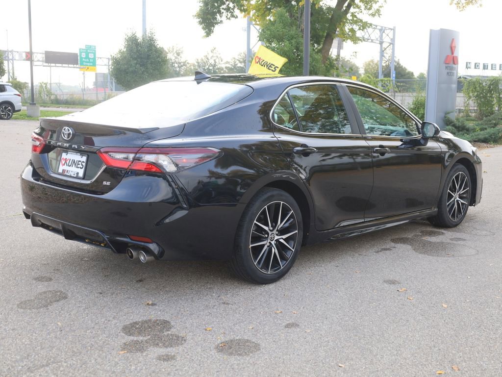 Used 2024 Toyota Camry SE image 10