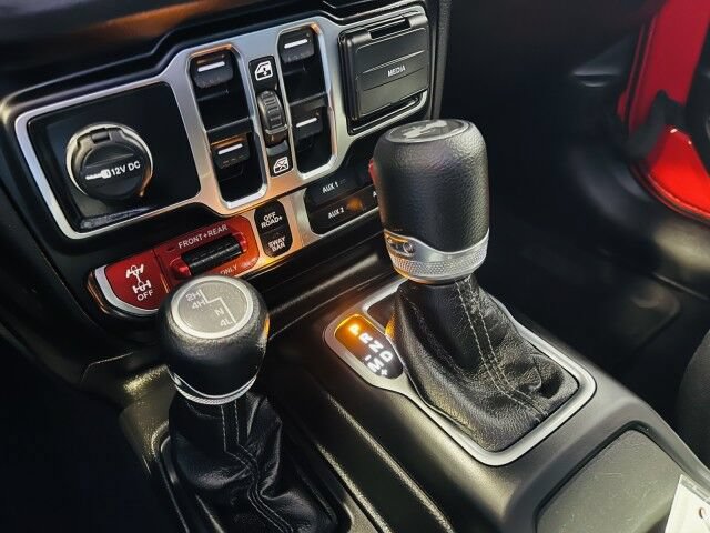 Used 2025 Jeep Wrangler Unlimited Rubicon AWD/4WD image 29