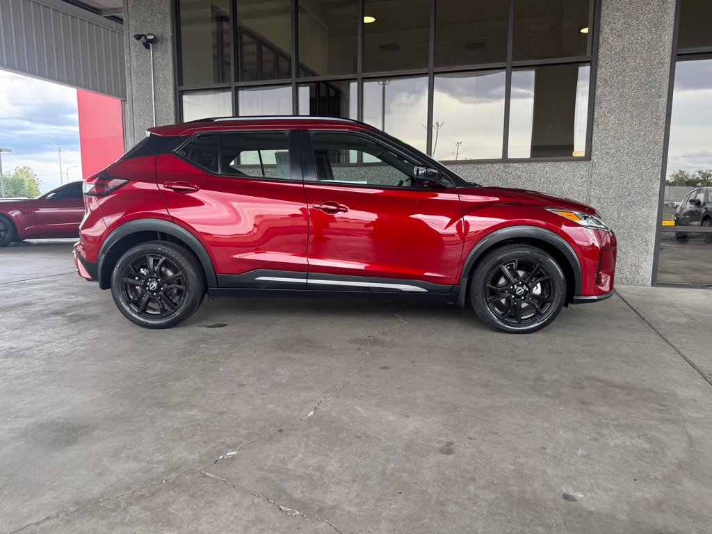 Used 2023 Nissan Kicks SR image 38
