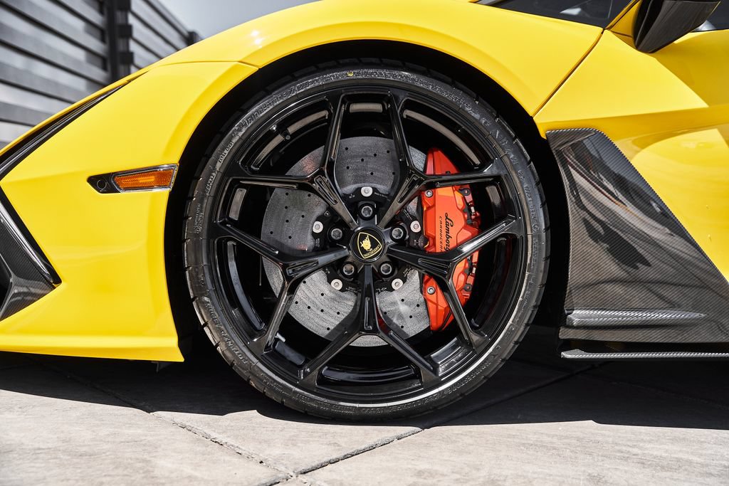 Used 2025 Lamborghini Revuelto AWD/4WD image 3