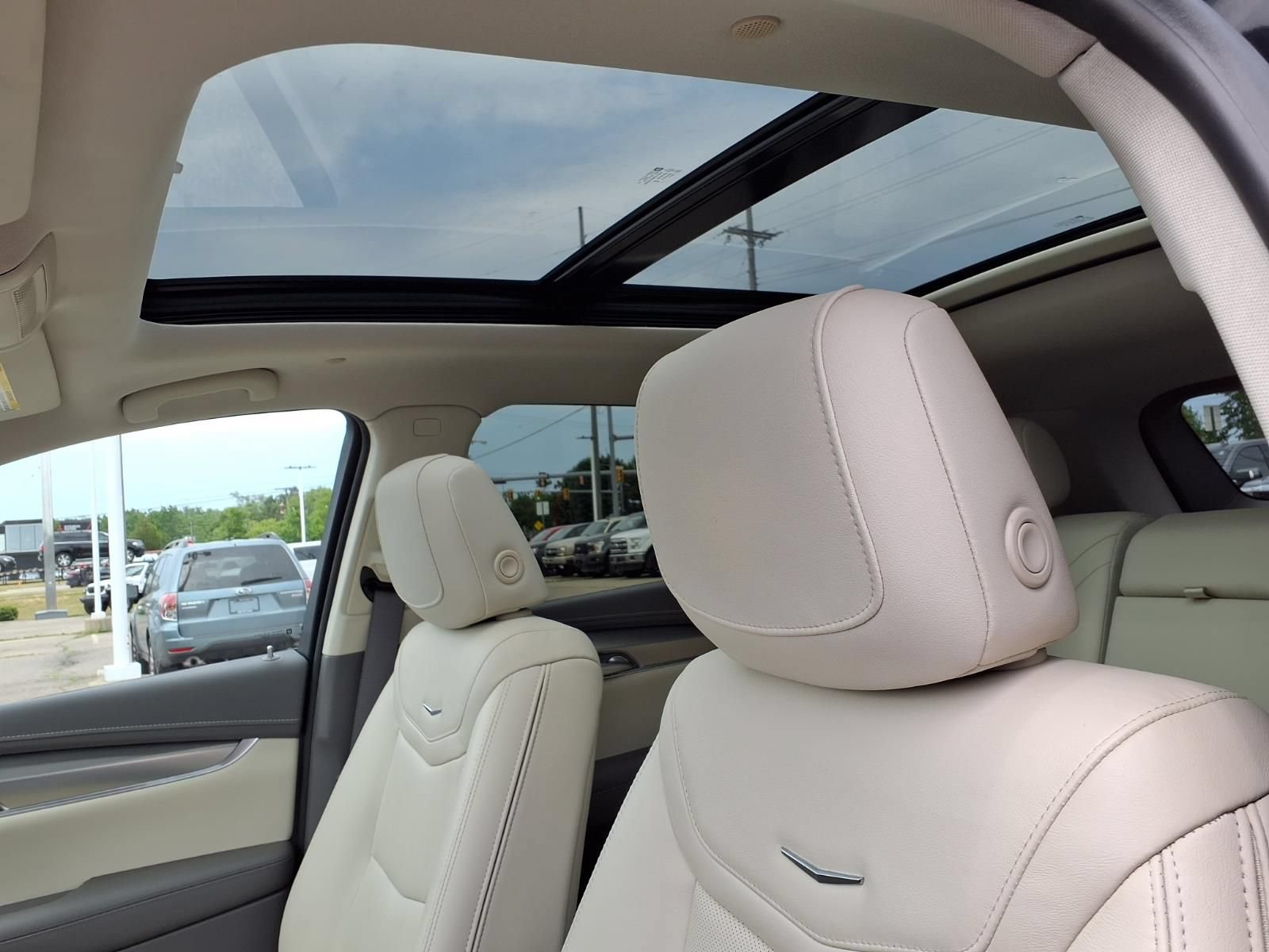 Certified 2024 Cadillac XT5 Premium Luxury AWD/4WD image 18