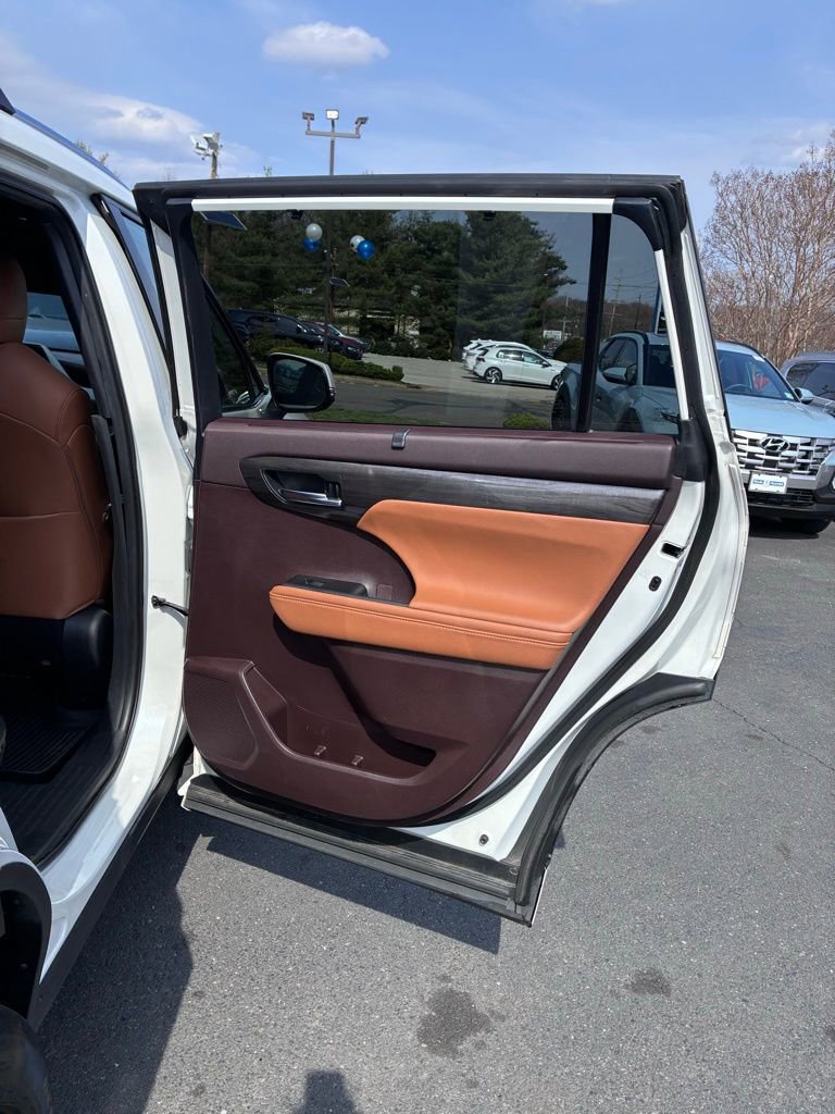 Used 2020 Toyota Highlander Platinum AWD/4WD image 51
