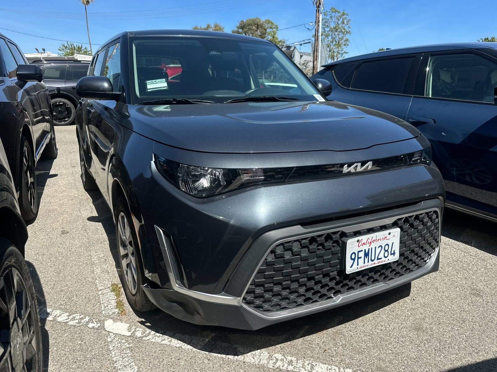 Used 2023 Kia Soul LX image 2