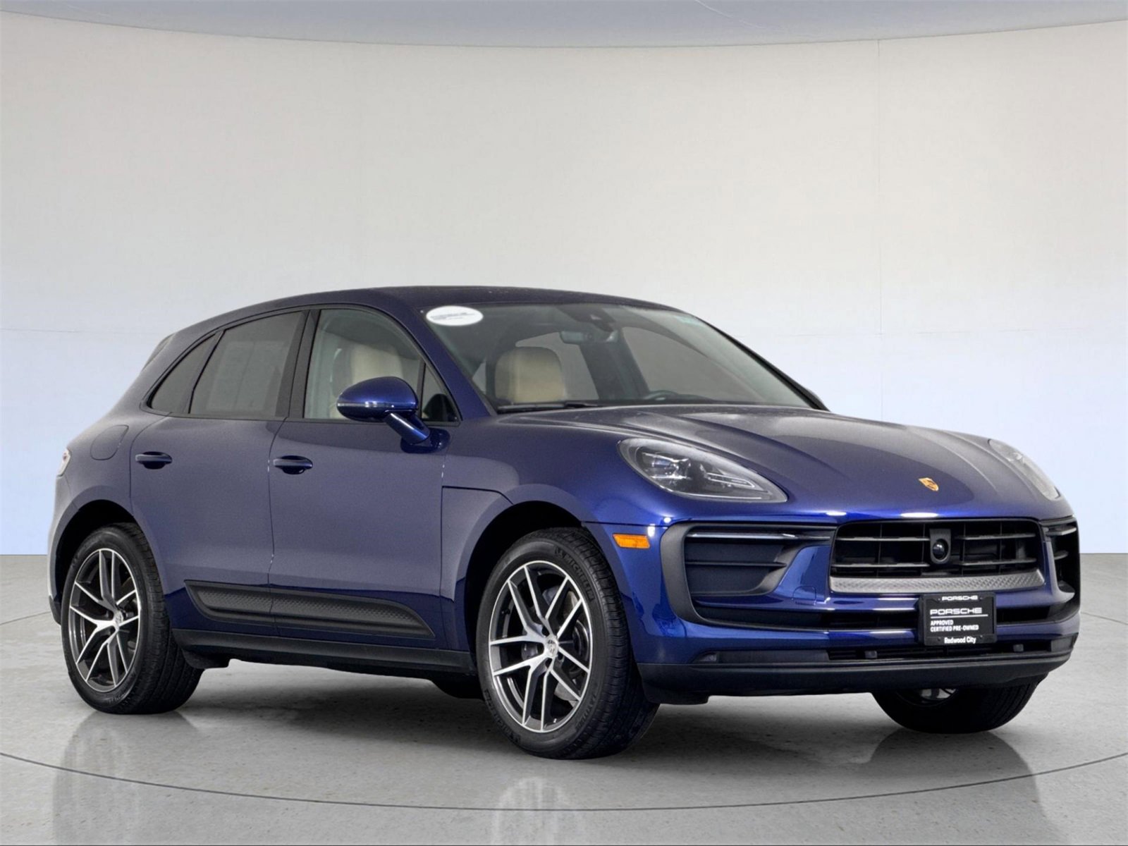 Used 2025 Porsche Macan image 10