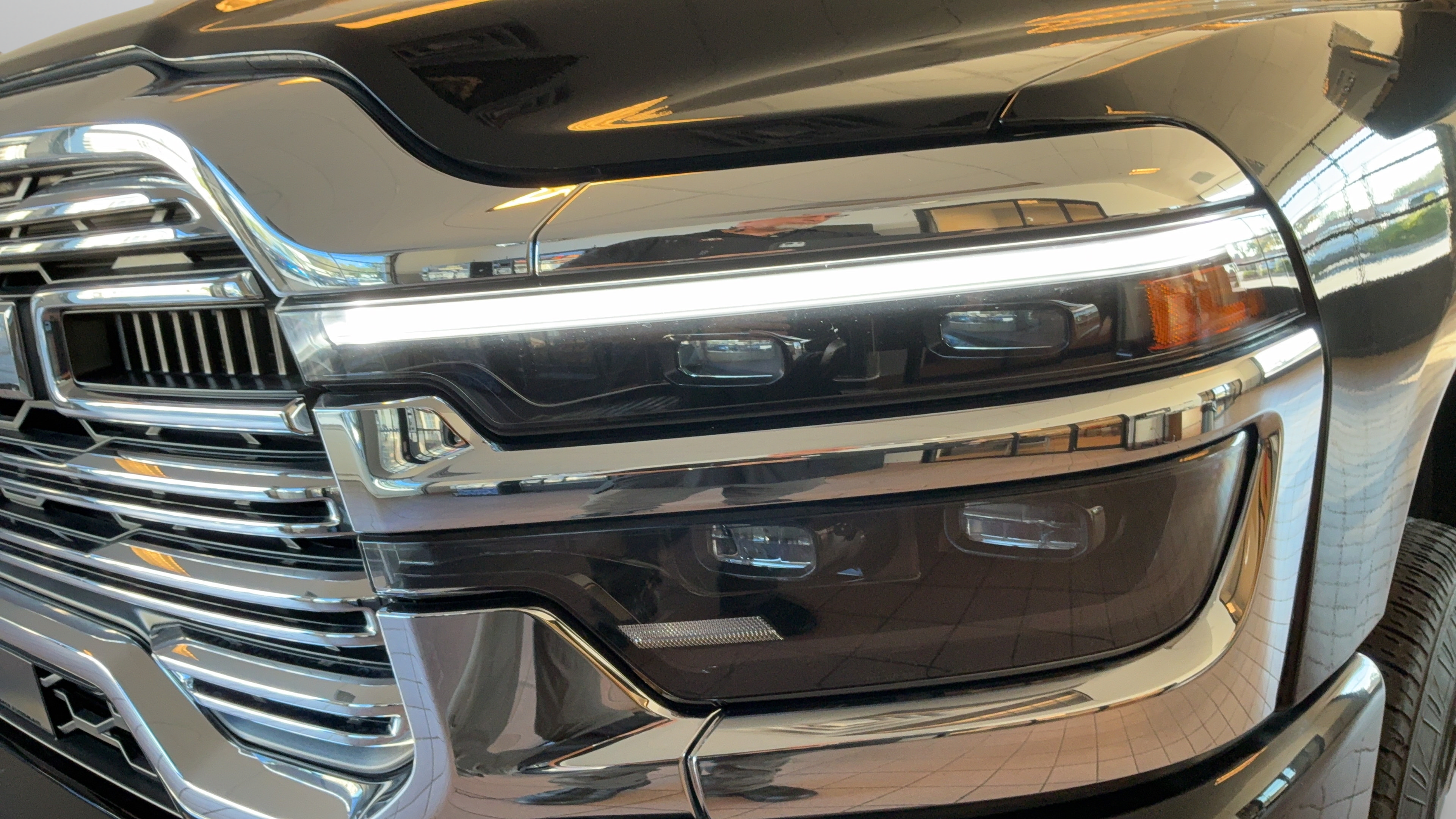 Used 2025 RAM 2500 Laramie AWD/4WD image 59