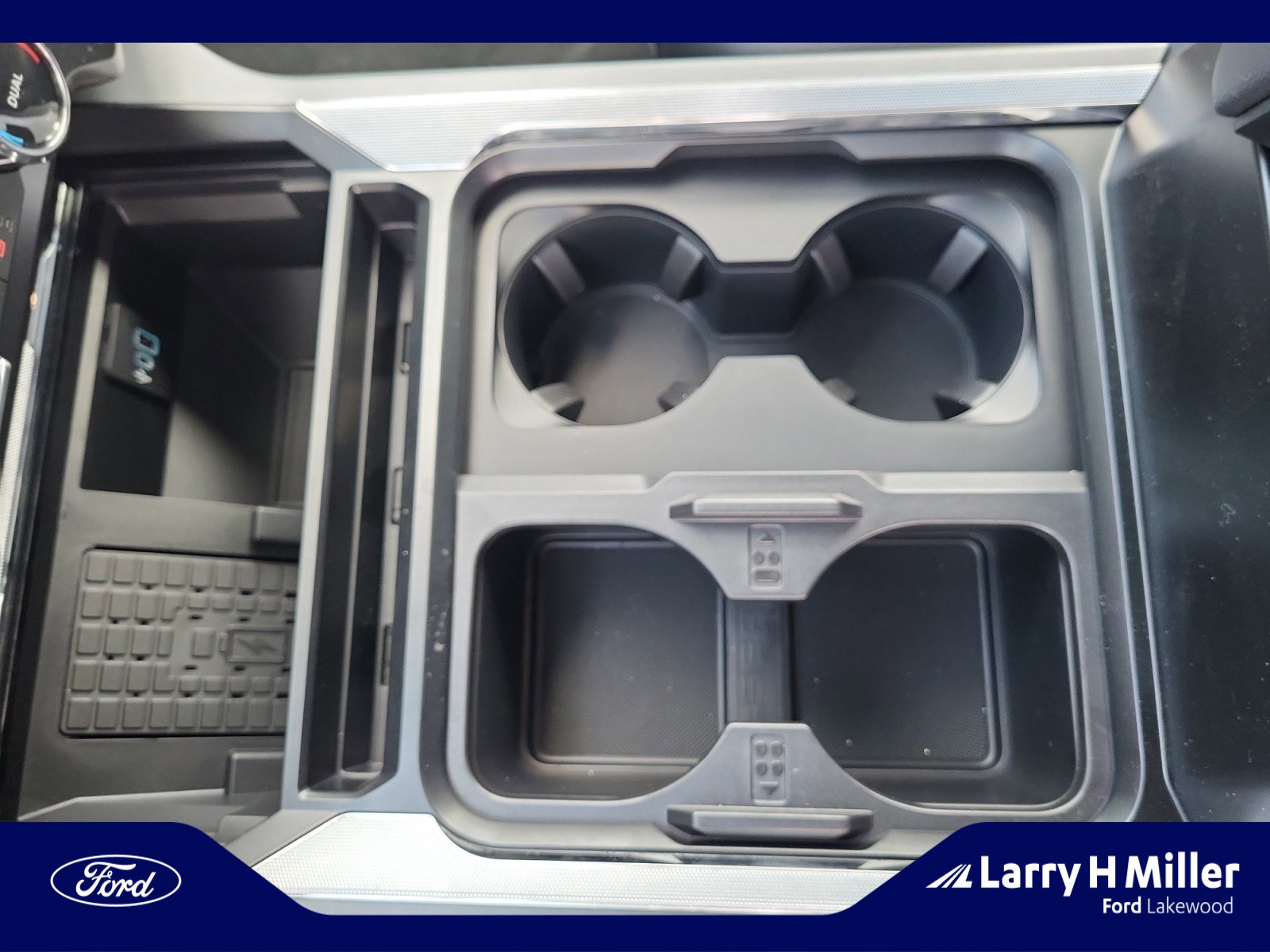 New 2025 Ford F350 Lariat w/ Black Appearance Package image 15