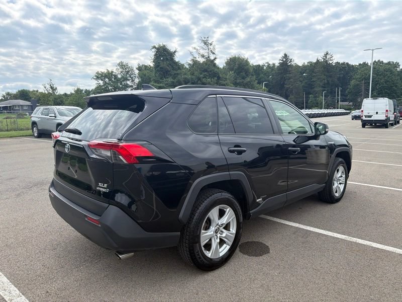 Used 2021 Toyota RAV4 XLE w/ Convenience Package AWD/4WD image 3