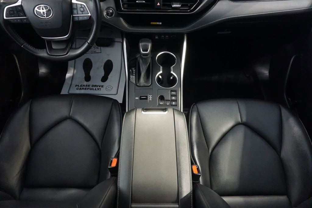 Used 2023 Toyota Highlander XLE AWD/4WD image 32