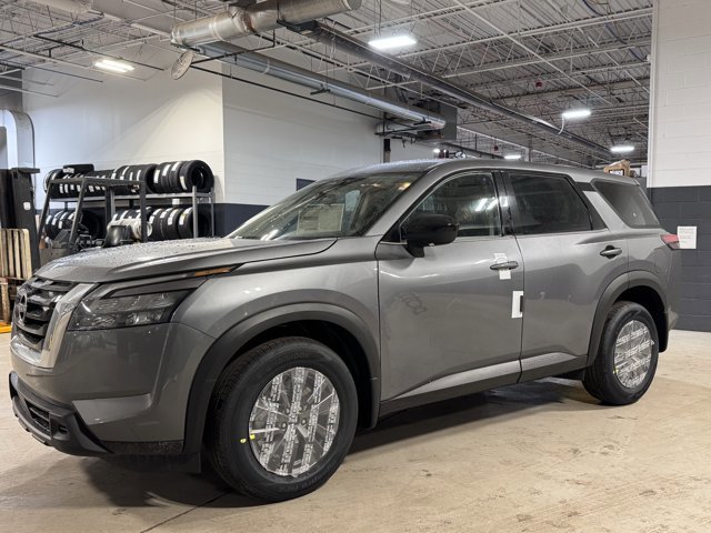 New 2025 Nissan Pathfinder S image 25