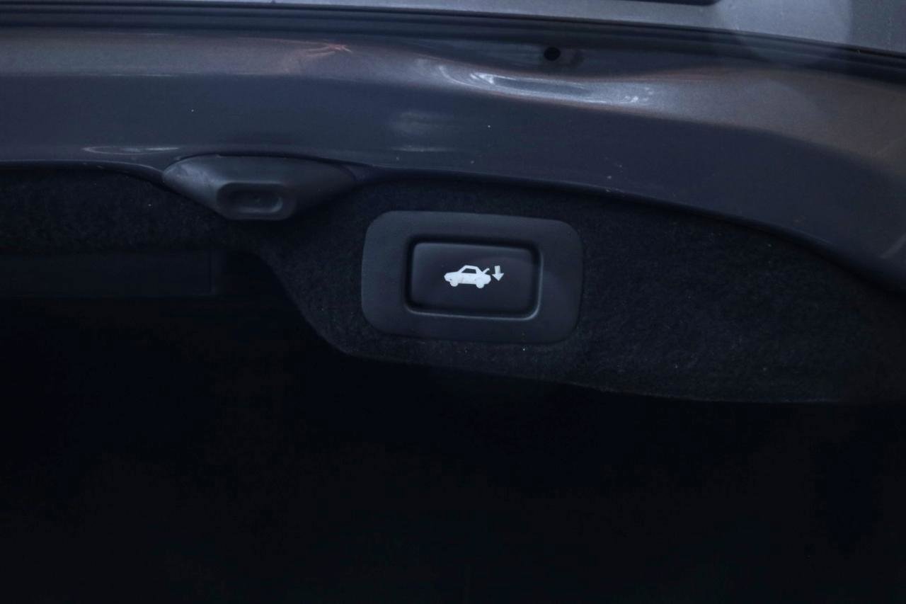 Used 2017 Lexus LS 460 w/ Comfort Package image 25