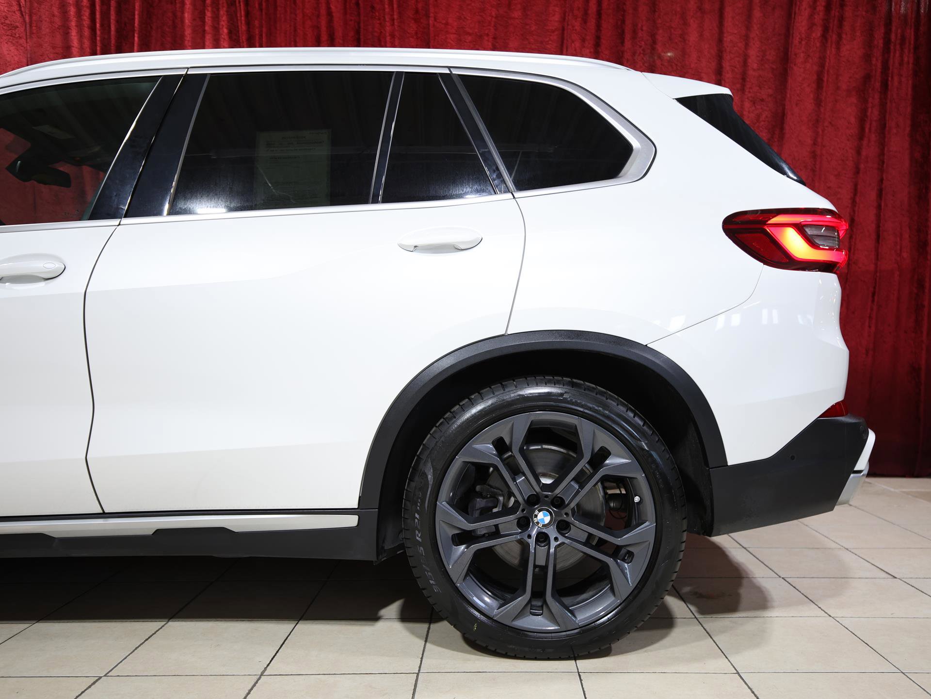 Used 2019 BMW X5 xDrive50i w/ Luxury Seating Package AWD/4WD image 6