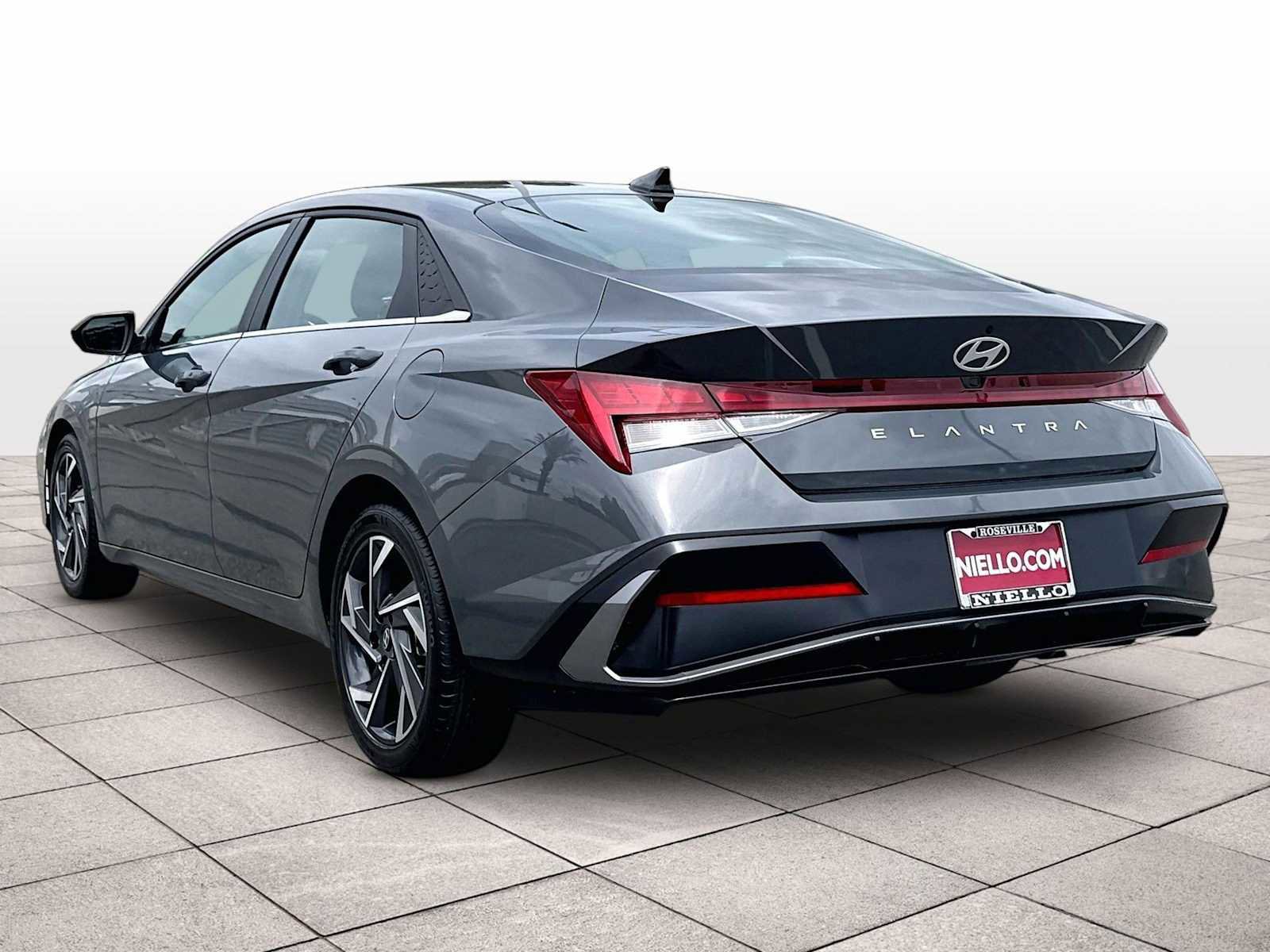 Used 2024 Hyundai Elantra SEL w/ Convenience Package FWD image 13