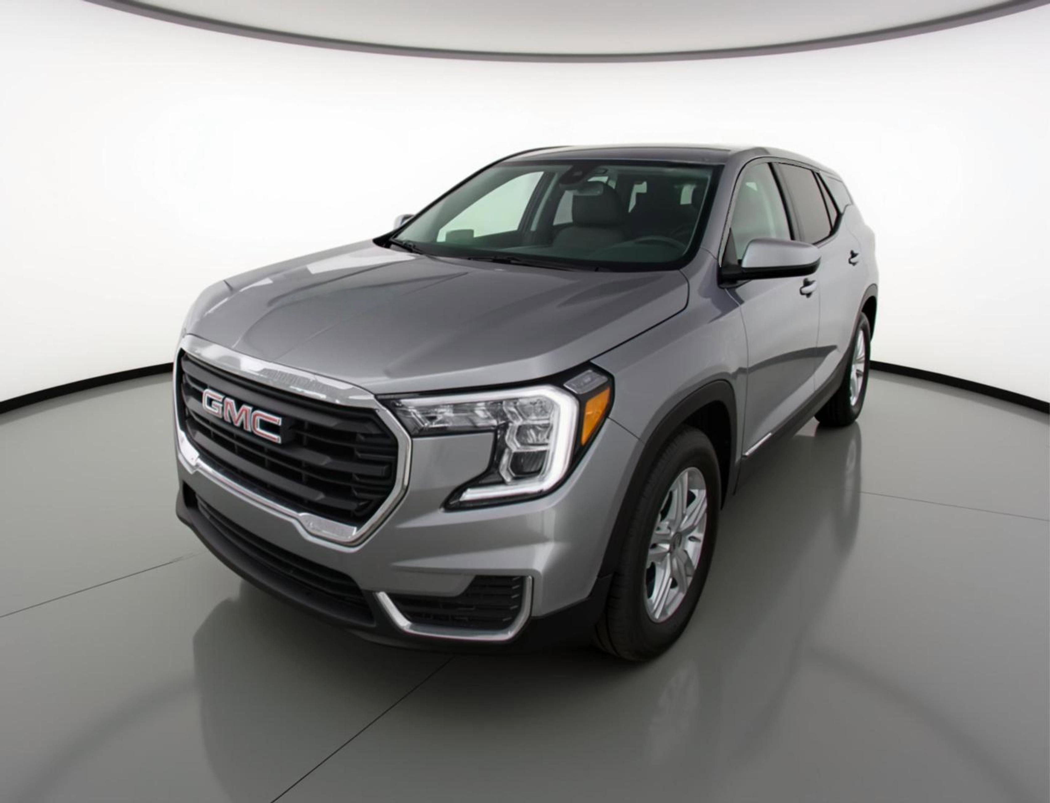 Used 2024 GMC Terrain SLE image 3
