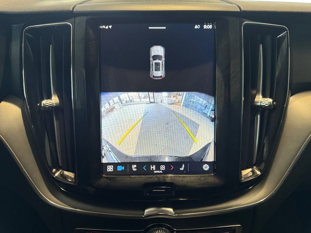 Certified 2025 Volvo XC60 B5 Core image 16