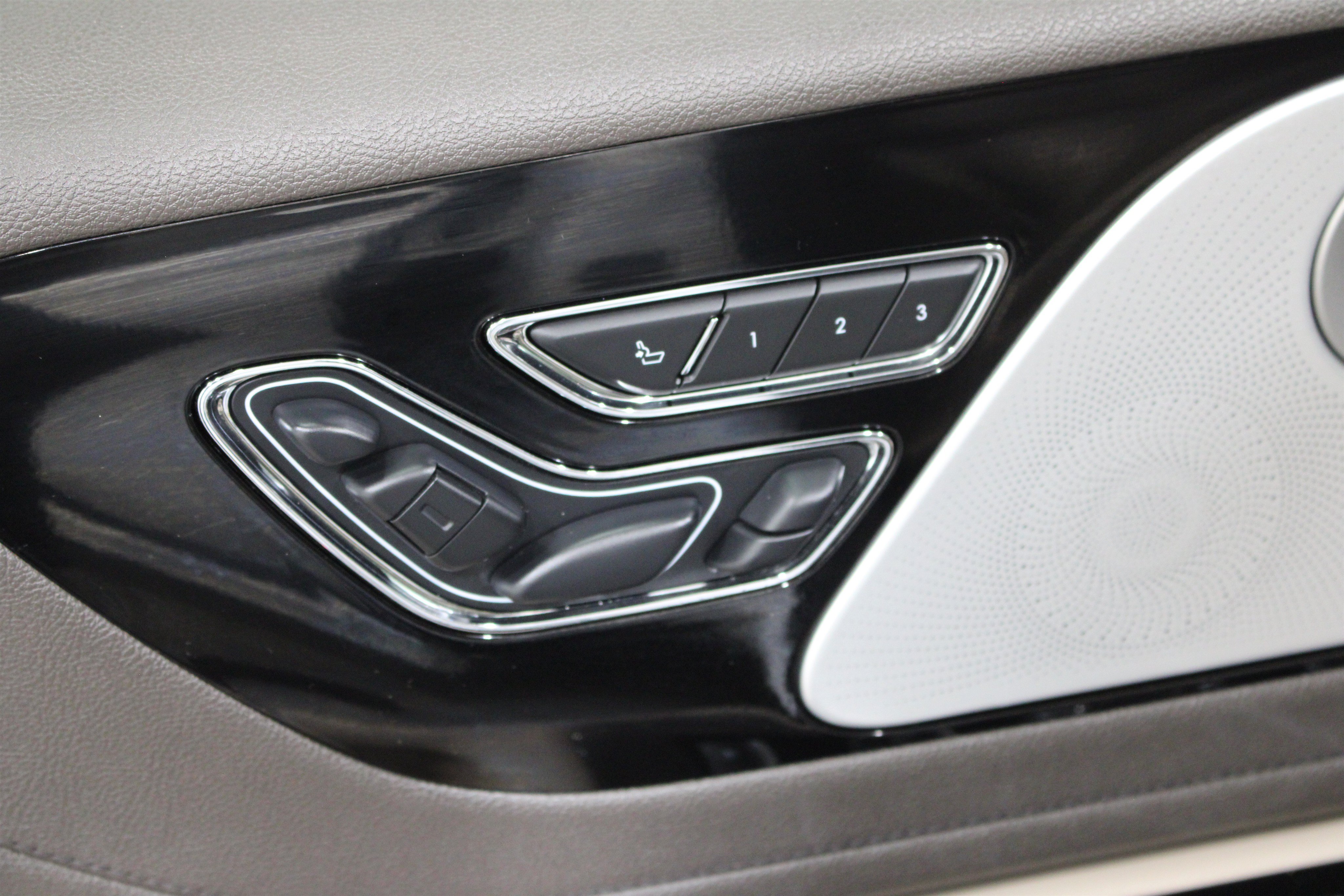 Used 2023 Lincoln Aviator Reserve w/ Equipment Group 201A AWD/4WD image 6