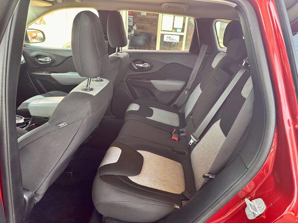 Used 2014 Jeep Cherokee Latitude AWD/4WD image 16