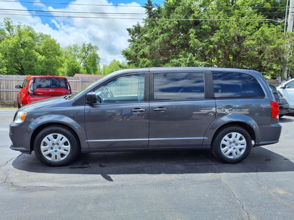 Used 2018 Dodge Grand Caravan SE w/ UConnect Hands-Free Group image 5
