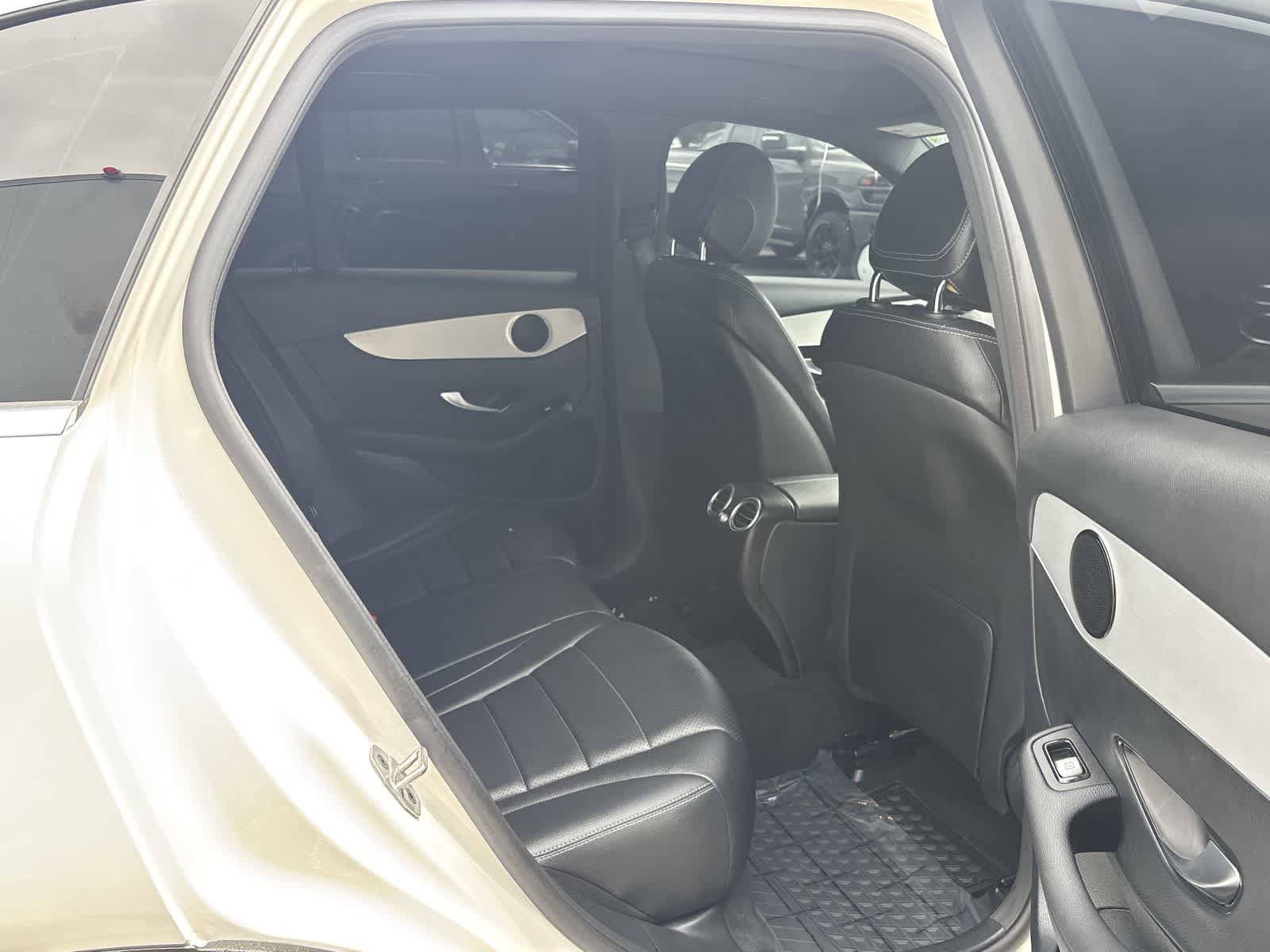 Used 2021 Mercedes-Benz GLC 300 4MATIC image 10