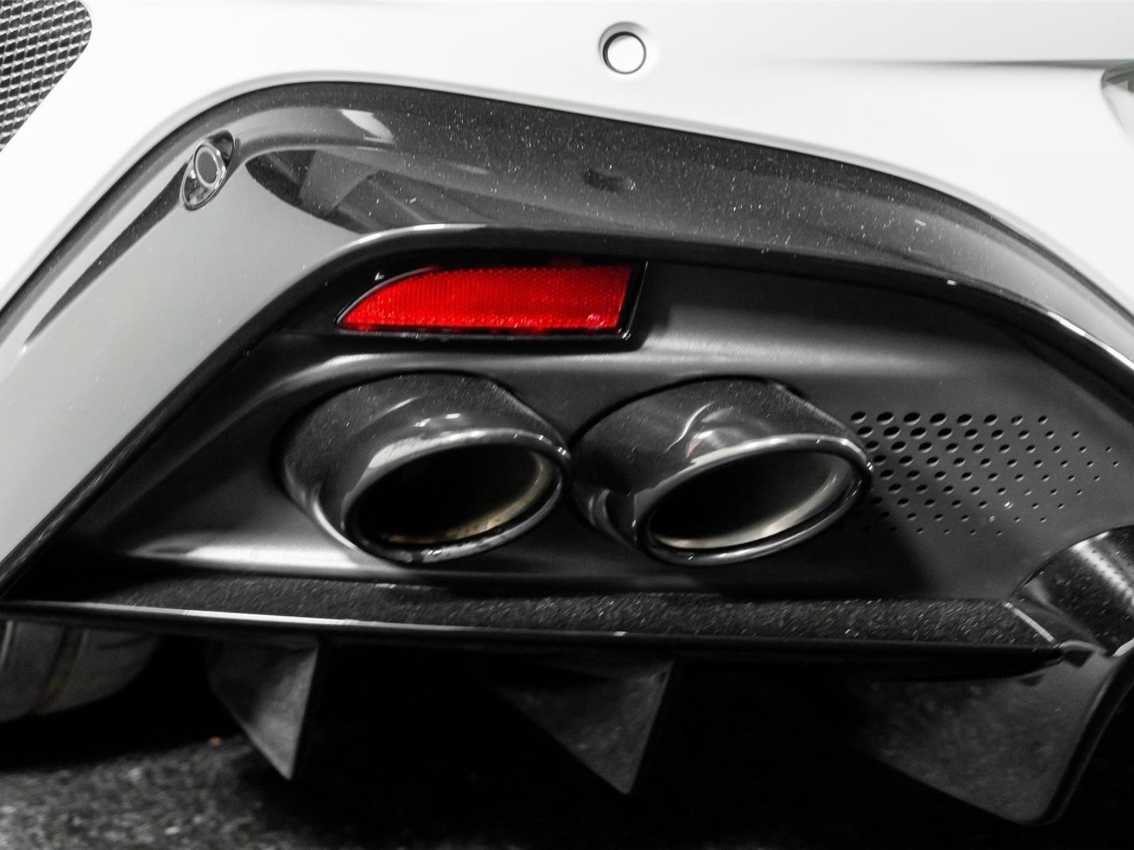 Used 2025 Aston Martin V8 Vantage Coupe image 28