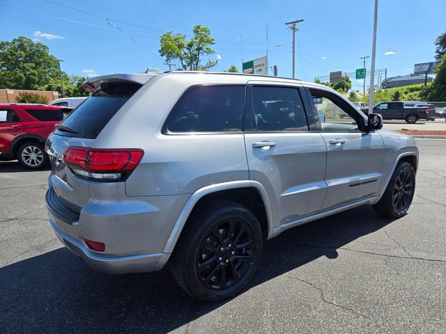 Used 2019 Jeep Grand Cherokee Altitude AWD/4WD image 7