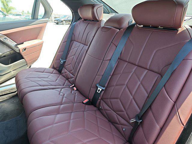 New 2025 BMW i7 xDrive60 image 14